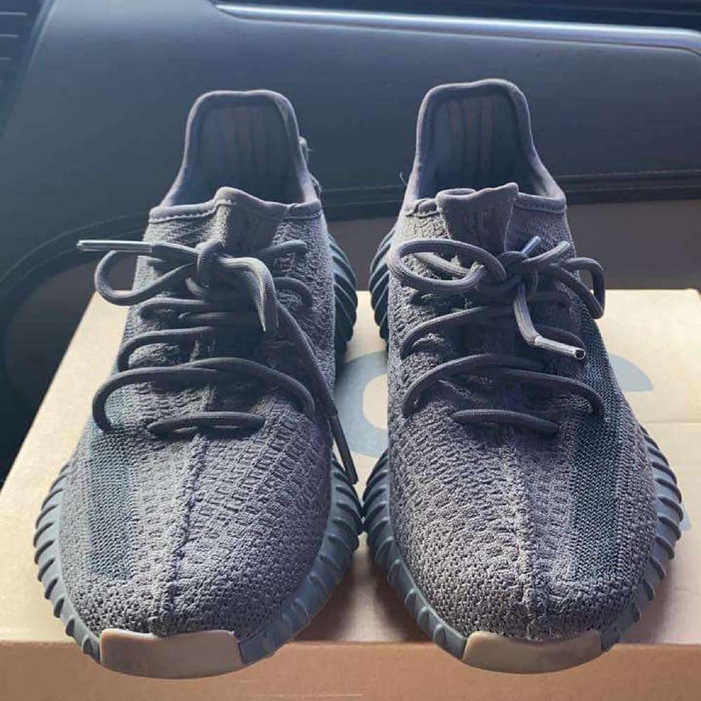 Yeezy 350 V2